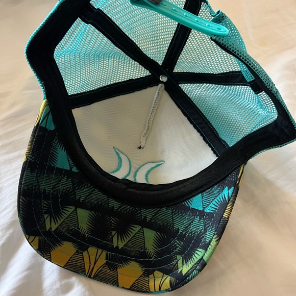 Hurley SnapBack Hat - Picture 3 of 3